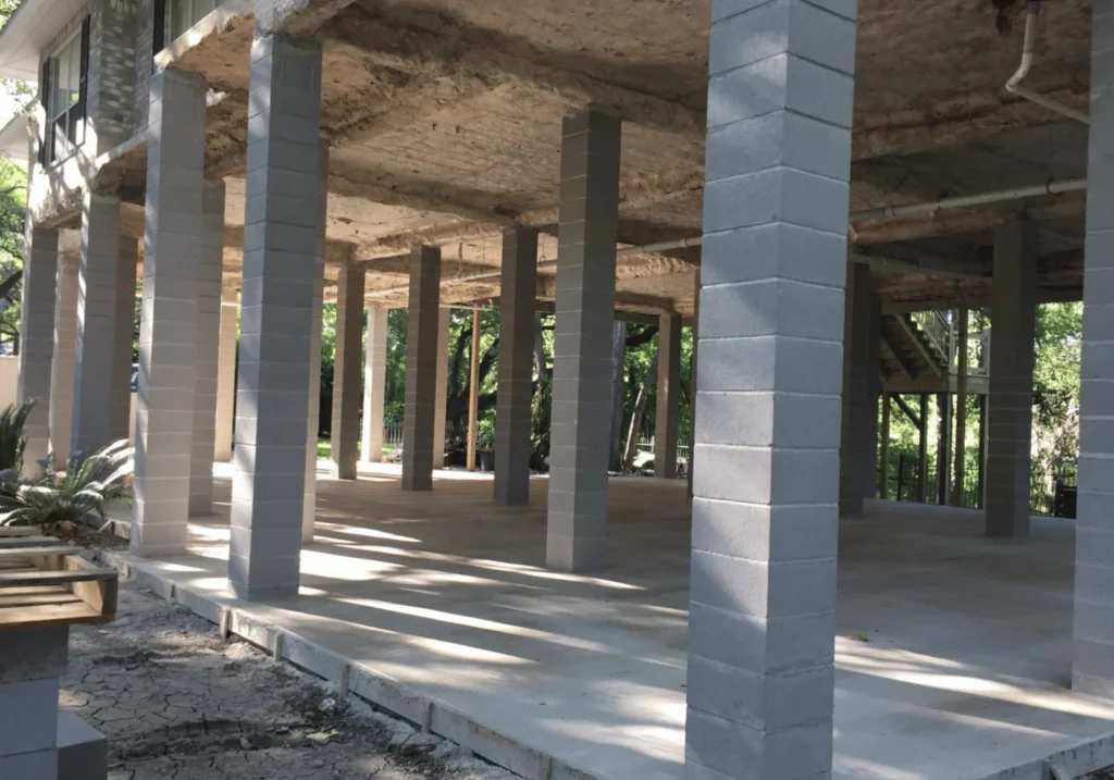 High-strength concrete applications in Calgary for structural columns and load-bearing pillars
