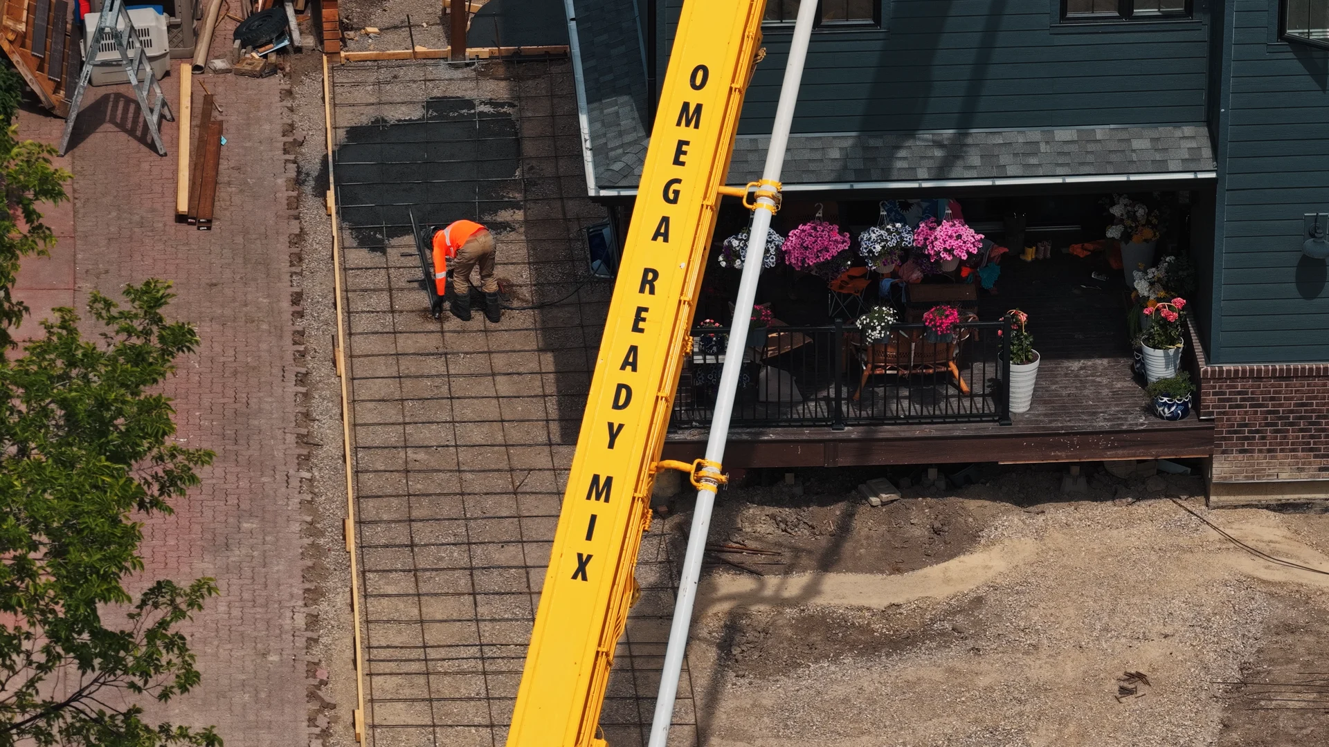 Artificial rock formation shotcrete