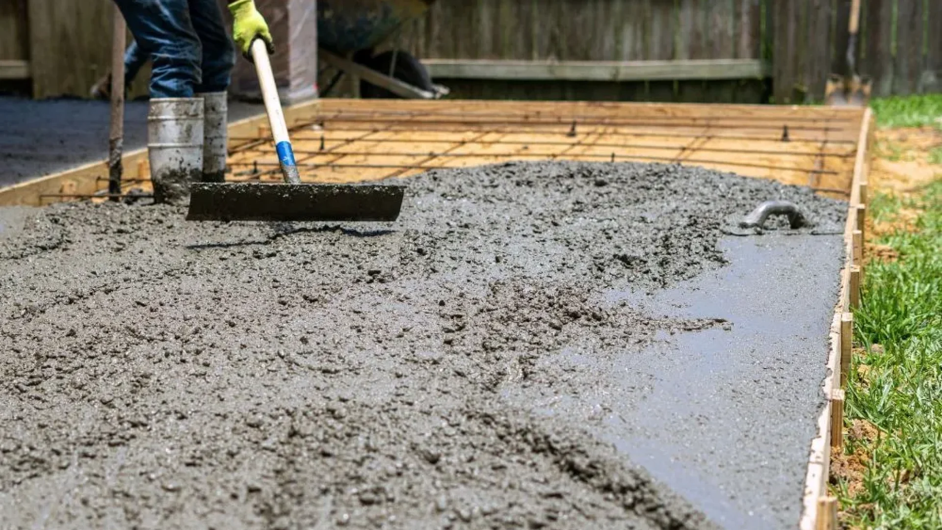 10 DIY Concrete Mistakes Calgary Homeowners Make (And How to Avoid Them)