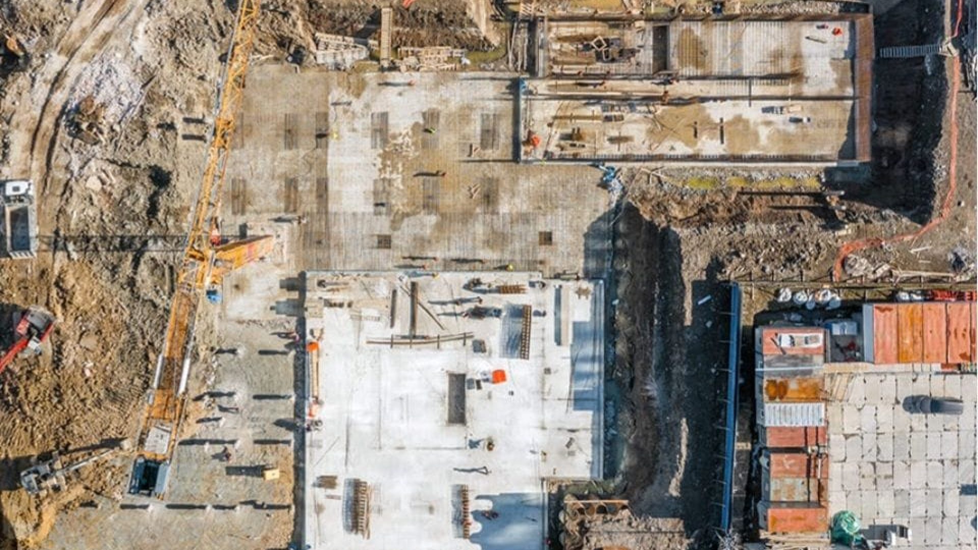 Concrete delivery lead times on large commercial construction sites in Calgary