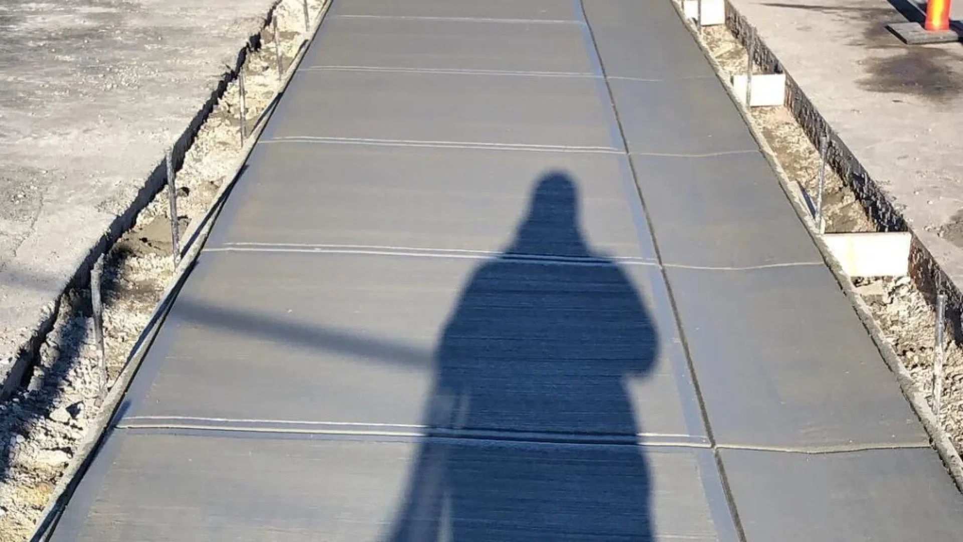 Concrete sidewalks and walkways in Calgary designed for freeze-thaw durability and pedestrian safety