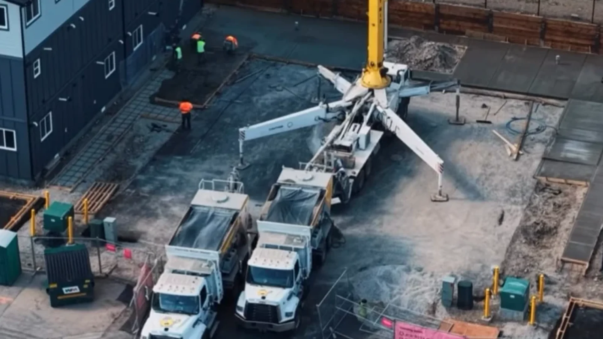 7 pour-day logistics mistakes that trigger waiting-time fees on Calgary concrete trucks